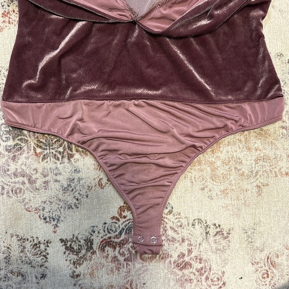 Lulu’s - Velvet Off the Shoulder Bodysuit - Picture 6 of 7